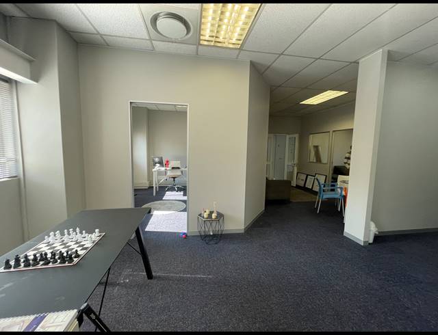 128M² OFFICE TO LET IN LYME PARK
